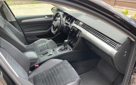 Volkswagen Passat B8 рестайлинг, 2020 год, 2 350 000 рублей, 15 фотография