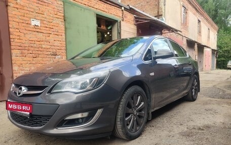 Opel Astra J, 2012 год, 700 000 рублей, 2 фотография