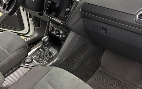 Volkswagen Tiguan II, 2018 год, 2 950 000 рублей, 13 фотография