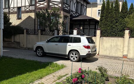 Toyota Highlander III, 2011 год, 1 350 000 рублей, 2 фотография