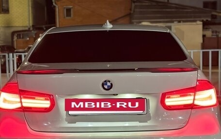 BMW 3 серия, 2018 год, 1 800 000 рублей, 3 фотография