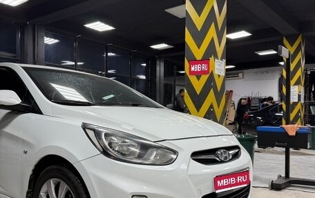 Hyundai Solaris II рестайлинг, 2012 год, 820 000 рублей, 1 фотография