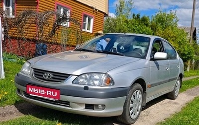 Toyota Avensis III рестайлинг, 2001 год, 900 000 рублей, 1 фотография