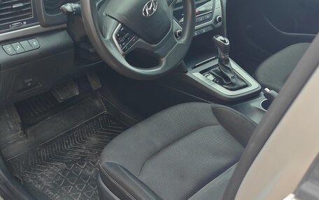 Hyundai Elantra VI рестайлинг, 2017 год, 1 290 000 рублей, 5 фотография