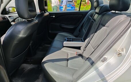 Toyota Avensis III рестайлинг, 2001 год, 900 000 рублей, 11 фотография