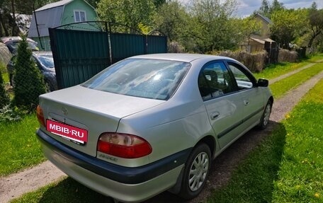 Toyota Avensis III рестайлинг, 2001 год, 900 000 рублей, 3 фотография