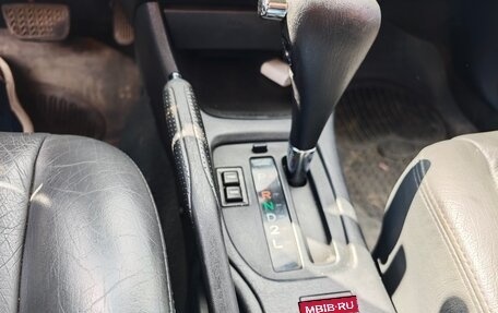 Toyota Avensis III рестайлинг, 2001 год, 900 000 рублей, 8 фотография