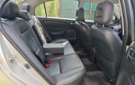 Toyota Avensis III рестайлинг, 2001 год, 900 000 рублей, 14 фотография