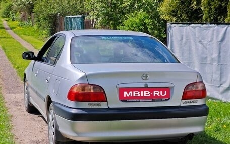 Toyota Avensis III рестайлинг, 2001 год, 900 000 рублей, 4 фотография