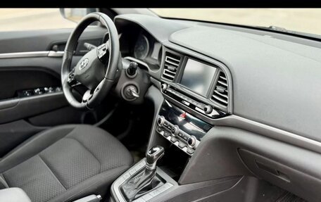 Hyundai Elantra VI рестайлинг, 2018 год, 1 230 000 рублей, 8 фотография