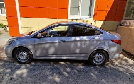 Hyundai Solaris II рестайлинг, 2011 год, 750 000 рублей, 9 фотография