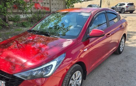 Hyundai Solaris II рестайлинг, 2021 год, 1 590 000 рублей, 11 фотография
