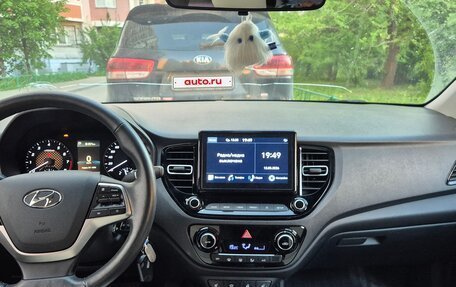 Hyundai Solaris II рестайлинг, 2021 год, 1 590 000 рублей, 21 фотография