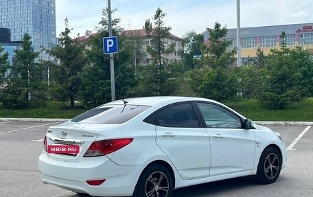 Hyundai Solaris II рестайлинг, 2011 год, 615 000 рублей, 3 фотография