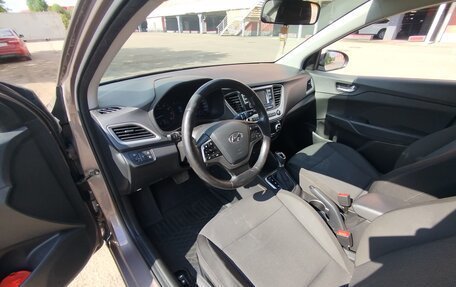Hyundai Solaris II рестайлинг, 2018 год, 975 000 рублей, 11 фотография