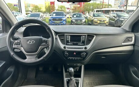 Hyundai Solaris II рестайлинг, 2018 год, 1 000 000 рублей, 12 фотография