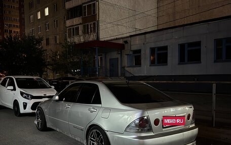 Toyota Altezza, 2000 год, 780 000 рублей, 1 фотография