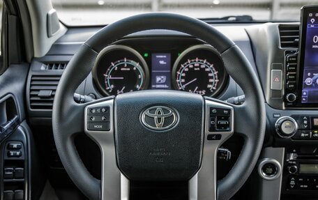 Toyota Land Cruiser Prado 150 рестайлинг 2, 2012 год, 2 198 000 рублей, 13 фотография