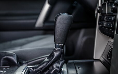 Toyota Land Cruiser Prado 150 рестайлинг 2, 2012 год, 2 198 000 рублей, 32 фотография
