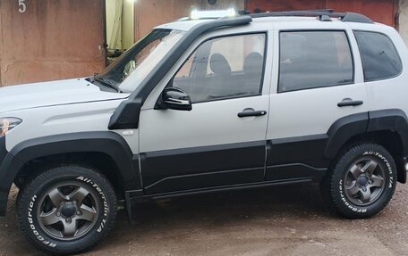 Chevrolet Niva I рестайлинг, 2003 год, 580 000 рублей, 4 фотография