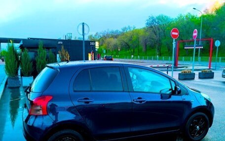 Toyota Yaris III рестайлинг, 2008 год, 700 000 рублей, 4 фотография