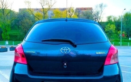Toyota Yaris III рестайлинг, 2008 год, 700 000 рублей, 6 фотография
