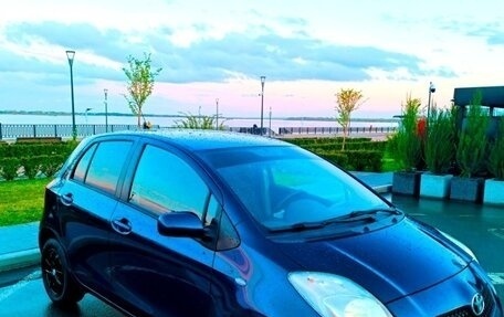 Toyota Yaris III рестайлинг, 2008 год, 700 000 рублей, 2 фотография