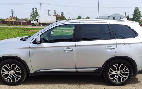 Mitsubishi Outlander III рестайлинг 3, 2017 год, 2 240 000 рублей, 5 фотография