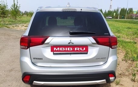 Mitsubishi Outlander III рестайлинг 3, 2017 год, 2 240 000 рублей, 4 фотография