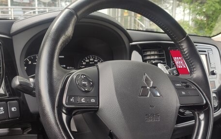 Mitsubishi Outlander III рестайлинг 3, 2017 год, 2 240 000 рублей, 11 фотография