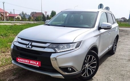 Mitsubishi Outlander III рестайлинг 3, 2017 год, 2 240 000 рублей, 7 фотография