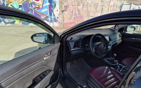 Hyundai Elantra VI рестайлинг, 2017 год, 750 000 рублей, 15 фотография