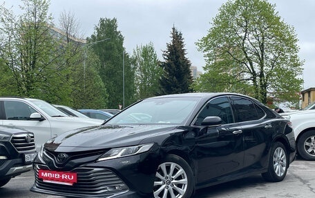 Toyota Camry, 2018 год, 2 399 000 рублей, 2 фотография