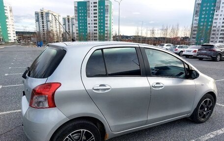 Toyota Yaris III рестайлинг, 2008 год, 625 000 рублей, 2 фотография
