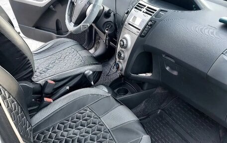 Toyota Yaris III рестайлинг, 2008 год, 625 000 рублей, 10 фотография