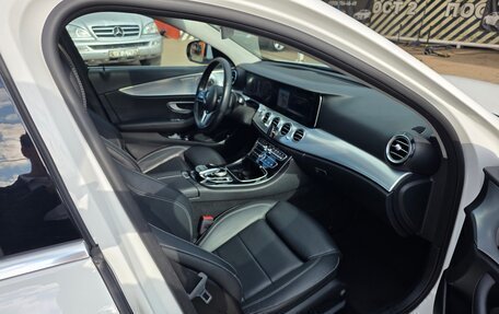 Mercedes-Benz E-Класс, 2018 год, 3 500 000 рублей, 8 фотография