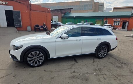 Mercedes-Benz E-Класс, 2018 год, 3 500 000 рублей, 15 фотография
