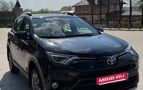 Toyota RAV4, 2018 год, 2 900 000 рублей, 2 фотография