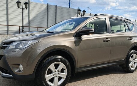 Toyota RAV4, 2014 год, 1 940 000 рублей, 2 фотография