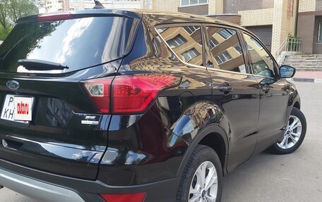 Ford Escape III, 2019 год, 1 800 000 рублей, 3 фотография
