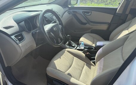 Hyundai Elantra V, 2015 год, 740 000 рублей, 11 фотография