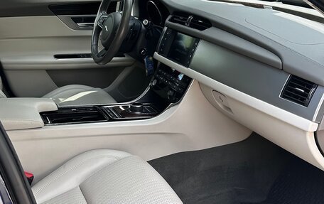 Jaguar XF II, 2016 год, 2 250 000 рублей, 21 фотография