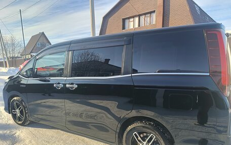 Toyota Noah III, 2014 год, 1 650 000 рублей, 2 фотография
