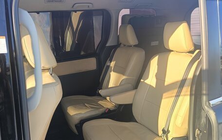 Toyota Noah III, 2014 год, 1 650 000 рублей, 7 фотография