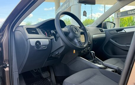 Volkswagen Jetta VI, 2013 год, 1 065 000 рублей, 11 фотография