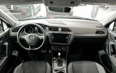 Volkswagen Tiguan II, 2018 год, 2 930 000 рублей, 18 фотография