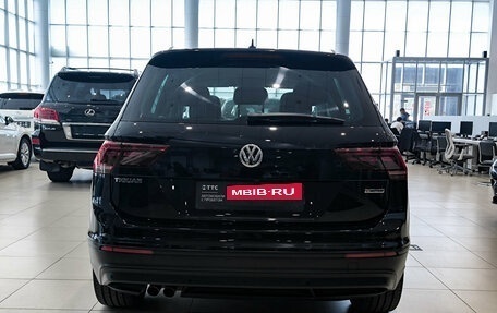 Volkswagen Tiguan II, 2018 год, 2 930 000 рублей, 10 фотография