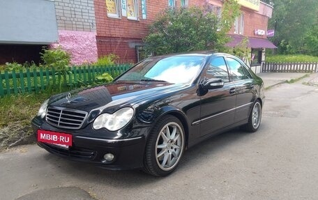 Mercedes-Benz C-Класс, 2004 год, 750 000 рублей, 2 фотография