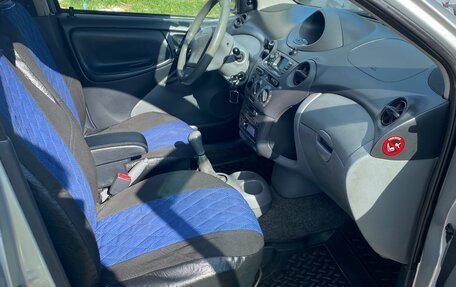 Toyota Yaris I рестайлинг, 2000 год, 280 000 рублей, 8 фотография