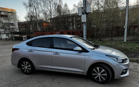 Hyundai Solaris II рестайлинг, 2018 год, 1 400 000 рублей, 5 фотография